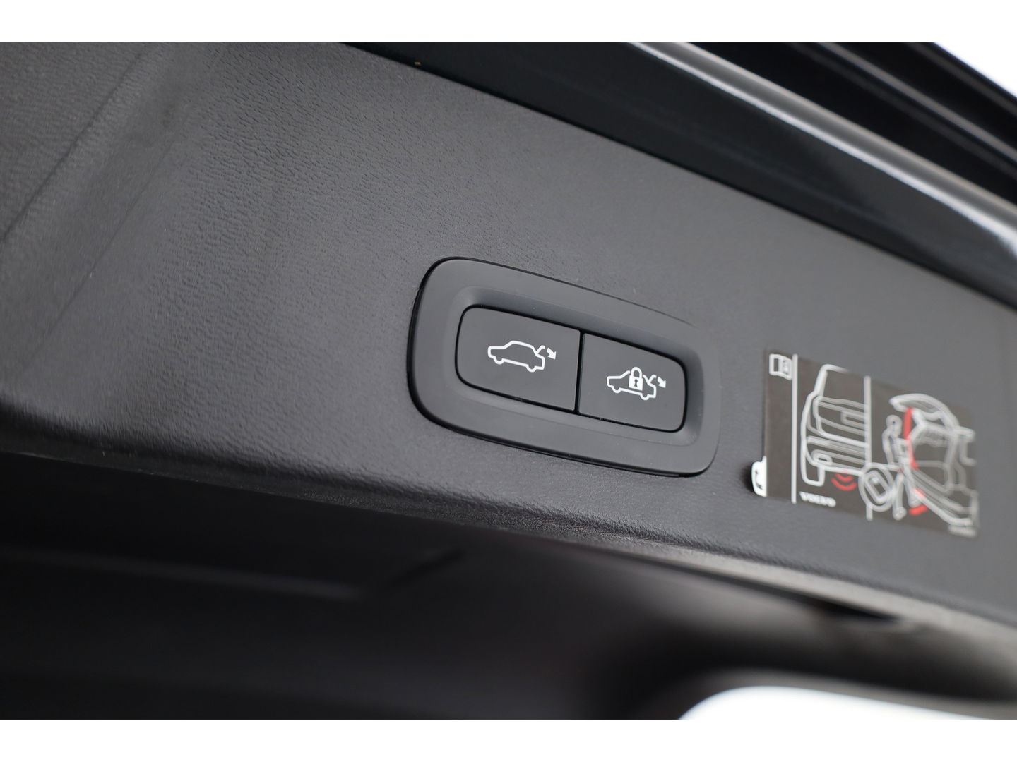 Volvo XC40 1.5 T5 Recharge R-Design | Pilot Assist. | ACC | Blis | H&K Audio | Elek. stoel. | Stoel + stuurverw. |