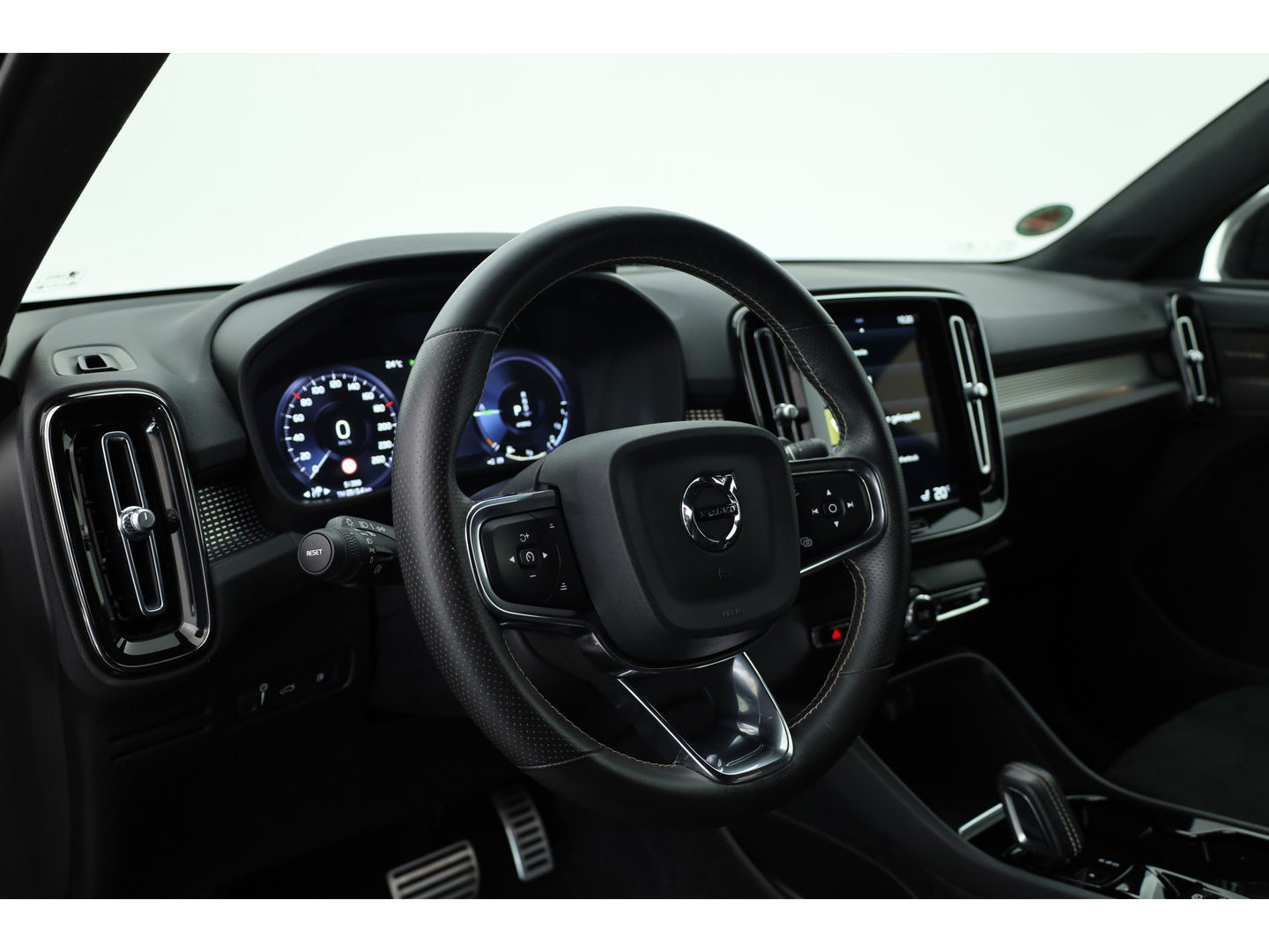 Volvo XC40 1.5 T5 Recharge R-Design | Pilot Assist. | ACC | Blis | H&K Audio | Elek. stoel. | Stoel + stuurverw. |