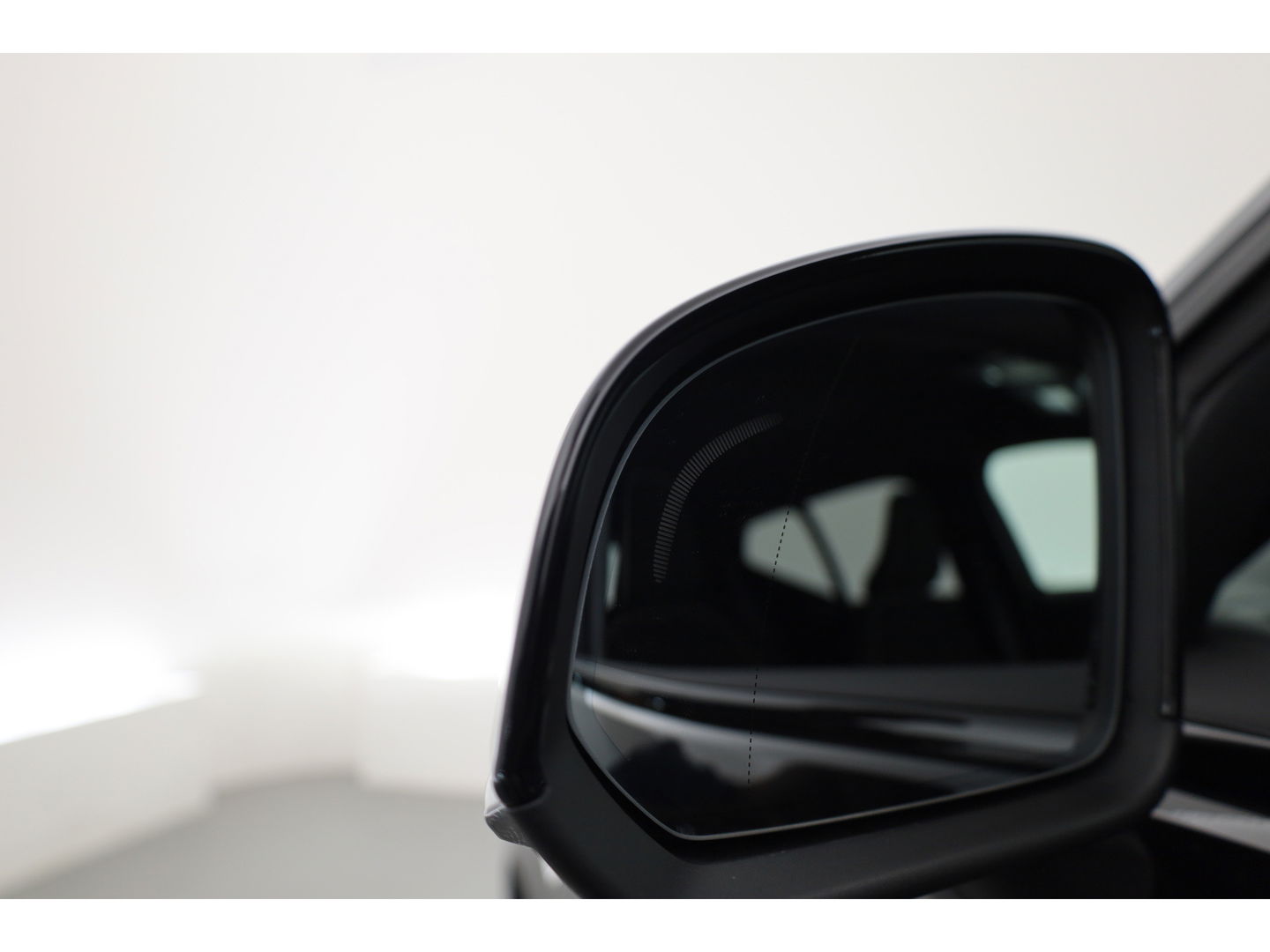 Volvo XC40 1.5 T5 Recharge R-Design | Pilot Assist. | ACC | Blis | H&K Audio | Elek. stoel. | Stoel + stuurverw. |