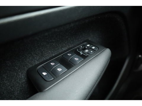Volvo XC40 1.5 T5 Recharge R-Design | Pilot Assist. | ACC | Blis | H&K Audio | Elek. stoel. | Stoel + stuurverw. |