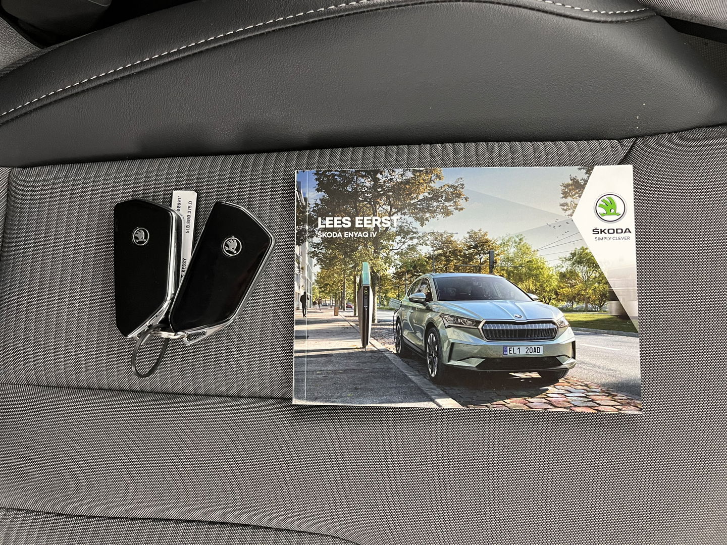 Škoda Enyaq iV 80 (INCL.BTW) *DIGI-COCKPIT | FULL-LED | 1/2LEATHER | BLINDSPOT | CAMERA | NAVI-FULLMAP | DAB+ | KEYLESS | 19''ALU*