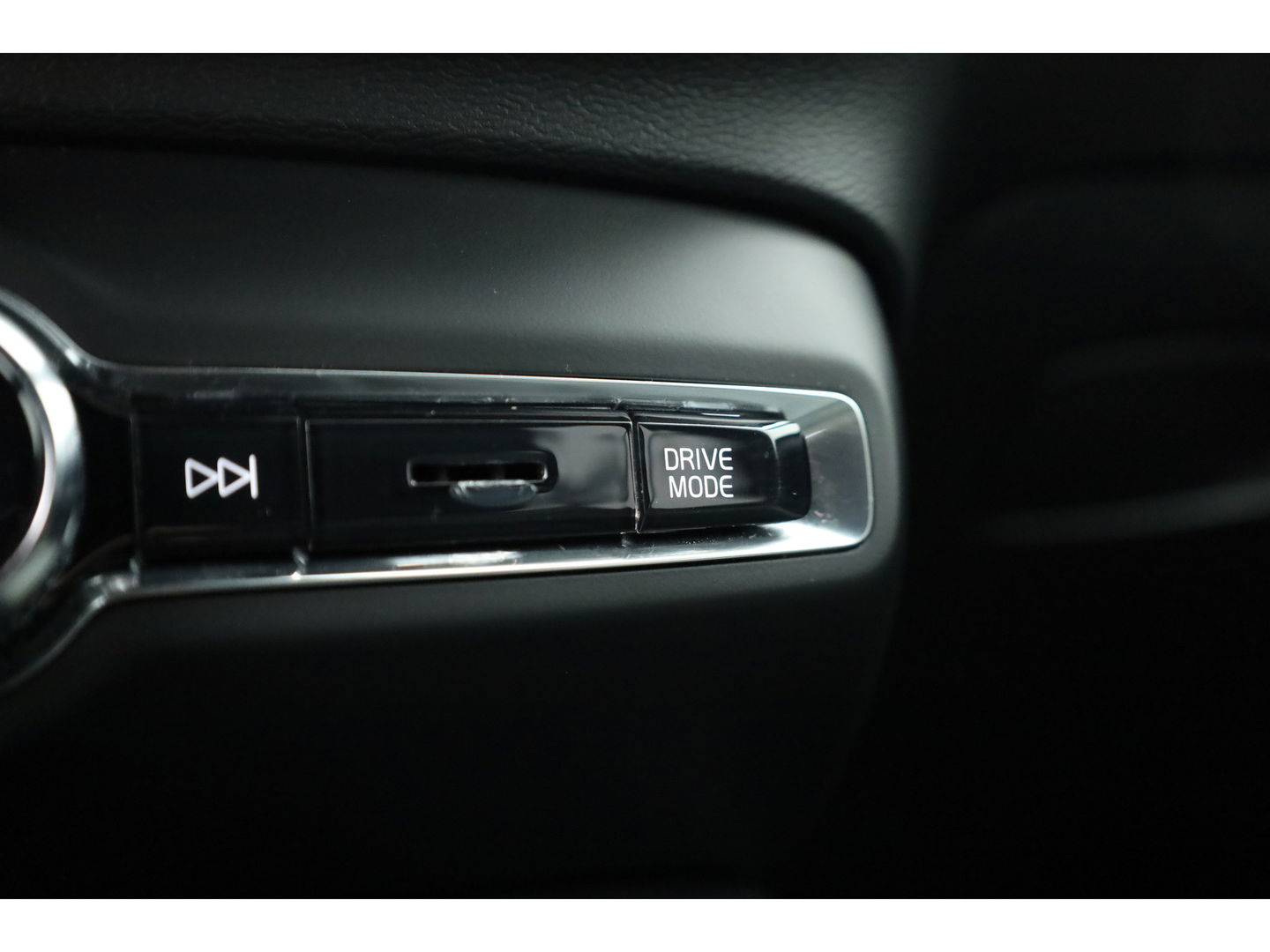 Volvo XC40 T4 Recharge Core Bright | Facelift | | Pilost Assist | Camera | Stoel + stuurverw. |