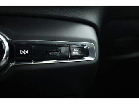 Volvo XC40 T4 Recharge Core Bright | Facelift | | Pilost Assist | Camera | Stoel + stuurverw. |