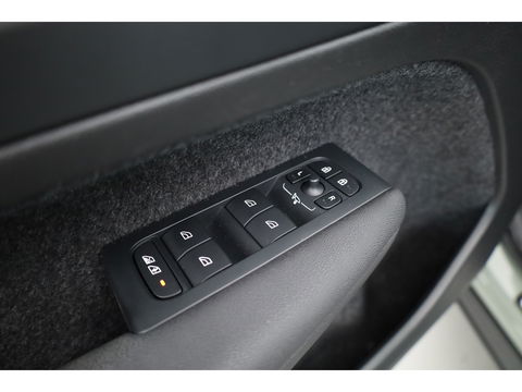 Volvo XC40 T4 Recharge Core Bright | Facelift | | Pilost Assist | Camera | Stoel + stuurverw. |