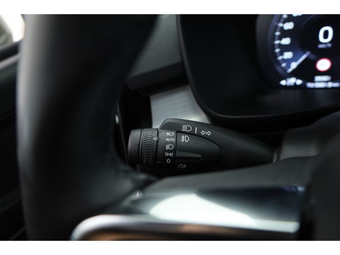 Volvo XC40 T4 Recharge Core Bright | Facelift | | Pilost Assist | Camera | Stoel + stuurverw. |