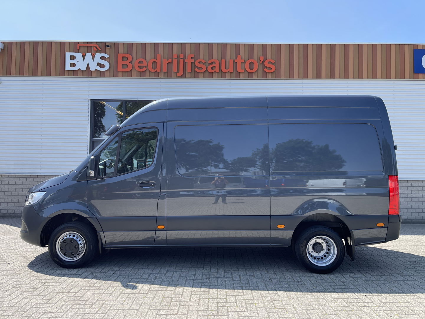Mercedes-Benz Sprinter 516 2.2 CDI L2H2 dubbellucht / vaste prijs rijklaar € 26.950 ex btw / lease vanaf € 440 / euro 6 / bpm vrij / tegen een meerprijs kunnen wij een trekhaak 3500 kg monteren !