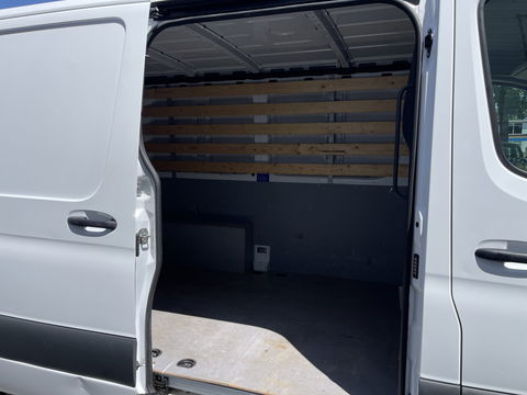 Mercedes-Benz Sprinter 211 1.9 CDI L1H1 FWD / vaste prijs rijklaar € 21.950 ex btw / lease vanaf € 358 / airco / cruise control / trekhaak / euro 6 diesel / bpm vrij / bijrijdersbank !