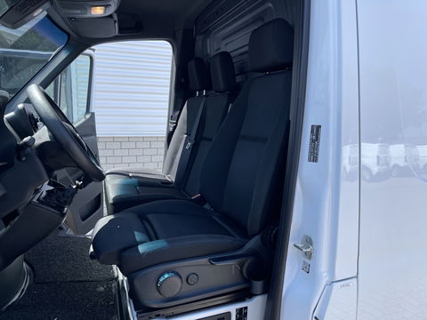 Mercedes-Benz Sprinter 211 1.9 CDI L1H1 FWD / vaste prijs rijklaar € 21.950 ex btw / lease vanaf € 358 / airco / cruise control / trekhaak / euro 6 diesel / bpm vrij / bijrijdersbank !