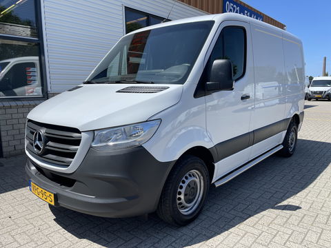 Mercedes-Benz Sprinter 211 1.9 CDI L1H1 FWD / vaste prijs rijklaar € 21.950 ex btw / lease vanaf € 358 / airco / cruise control / trekhaak / euro 6 diesel / bpm vrij / bijrijdersbank !