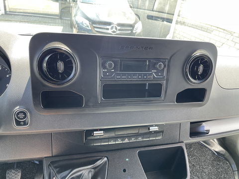 Mercedes-Benz Sprinter 211 1.9 CDI L1H1 FWD / vaste prijs rijklaar € 21.950 ex btw / lease vanaf € 358 / airco / cruise control / trekhaak / euro 6 diesel / bpm vrij / bijrijdersbank !