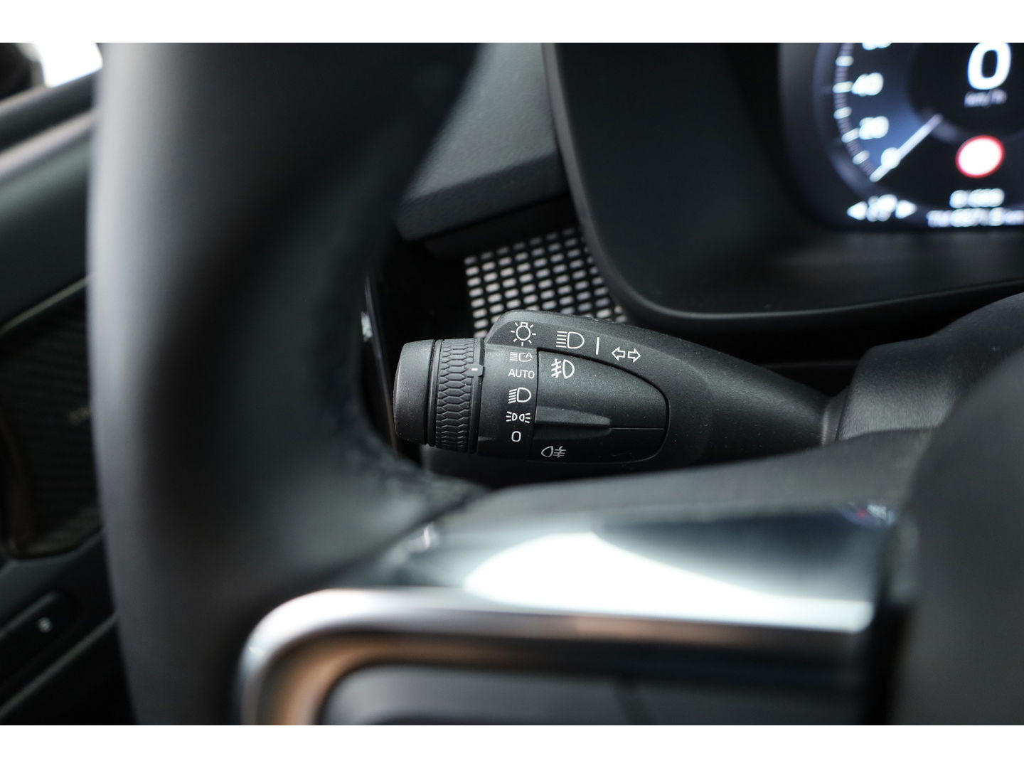 Volvo XC40 T5 Recharge R-Design | Pilot Assist | ACC | Blis | H&K Audio | Elek. stoelen | Stoel + stuurverw. |