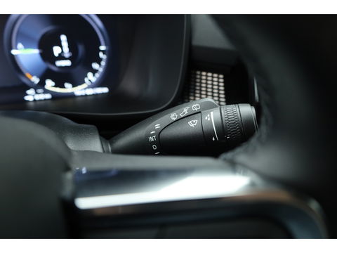 Volvo XC40 T5 Recharge R-Design | Pilot Assist | ACC | Blis | H&K Audio | Elek. stoelen | Stoel + stuurverw. |