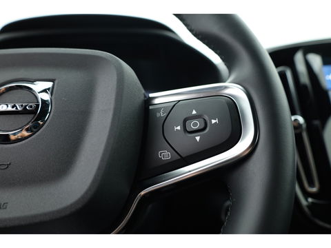 Volvo XC40 T5 Recharge R-Design | Pilot Assist | ACC | Blis | H&K Audio | Elek. stoelen | Stoel + stuurverw. |