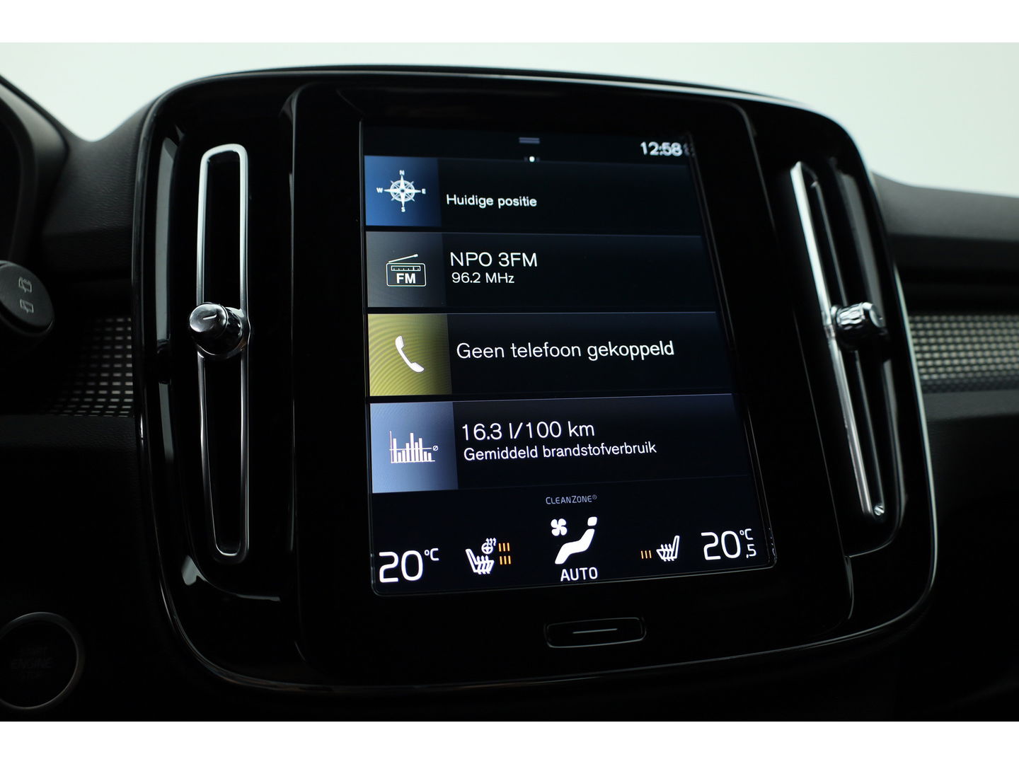 Volvo XC40 T5 Recharge R-Design | Pilot Assist | ACC | Blis | H&K Audio | Elek. stoelen | Stoel + stuurverw. |