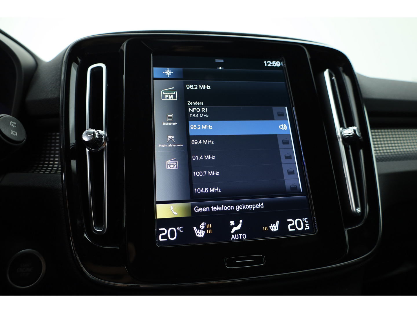 Volvo XC40 T5 Recharge R-Design | Pilot Assist | ACC | Blis | H&K Audio | Elek. stoelen | Stoel + stuurverw. |