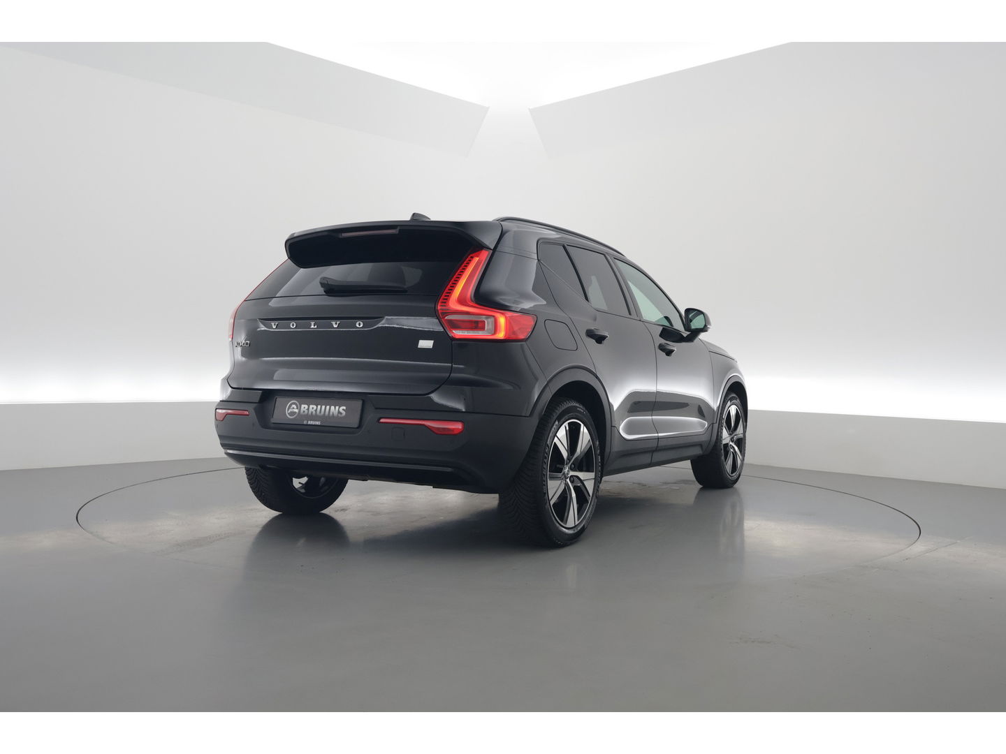 Volvo XC40 T5 Recharge R-Design | Pilot Assist | ACC | Blis | H&K Audio | Elek. stoelen | Stoel + stuurverw. |