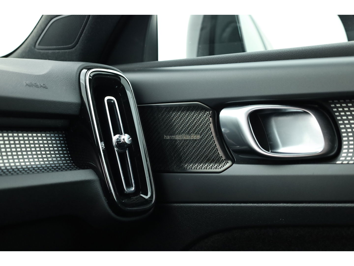 Volvo XC40 T5 Recharge R-Design | Pilot Assist | ACC | Blis | H&K Audio | Elek. stoelen | Stoel + stuurverw. |