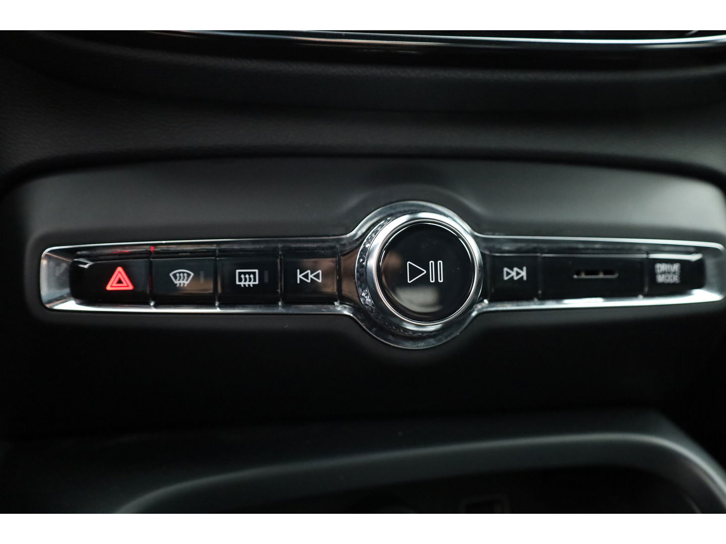 Volvo XC40 T5 Recharge R-Design | Pilot Assist | ACC | Blis | H&K Audio | Elek. stoelen | Stoel + stuurverw. |