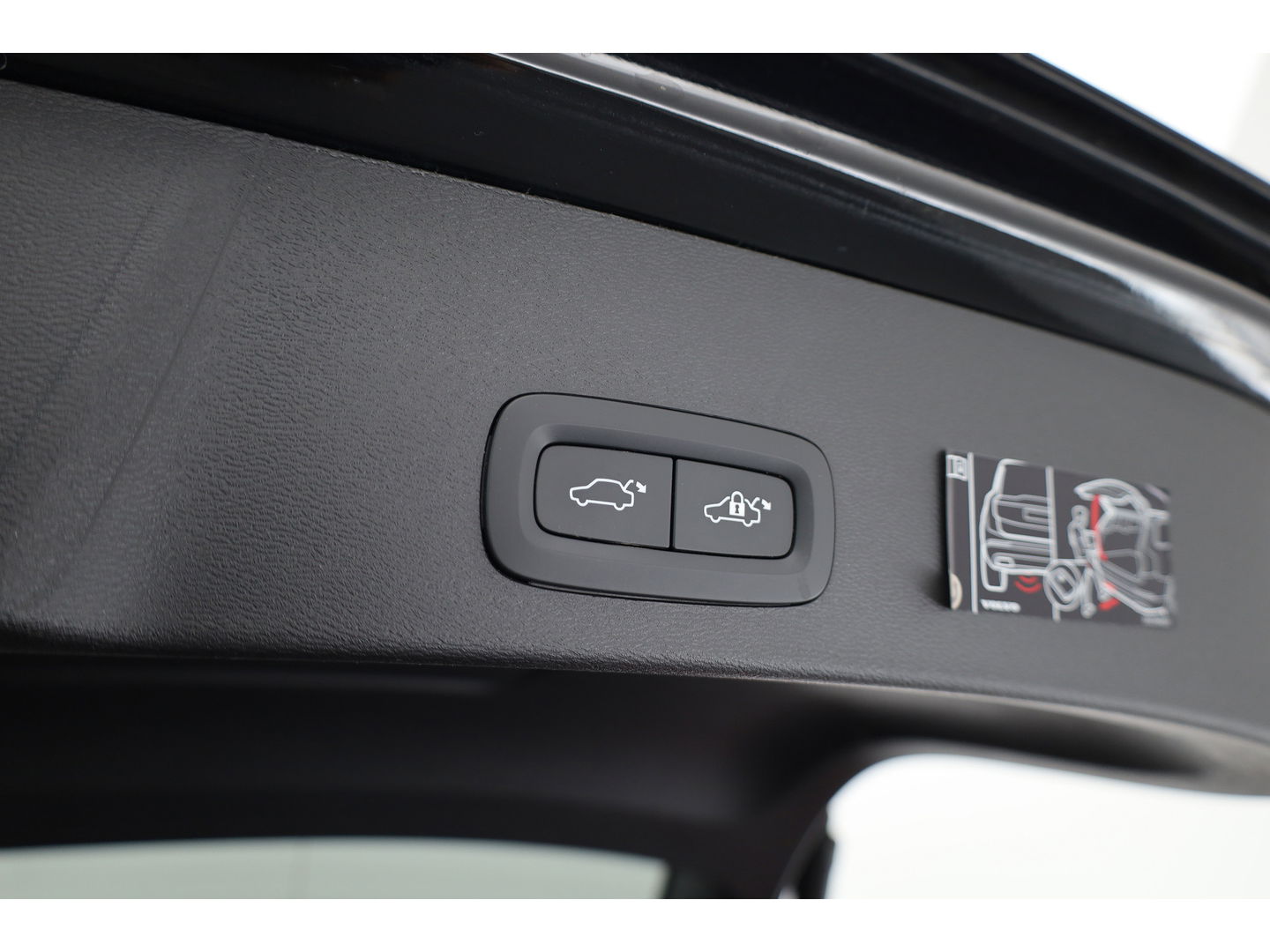 Volvo XC40 T5 Recharge R-Design | Pilot Assist | ACC | Blis | H&K Audio | Elek. stoelen | Stoel + stuurverw. |