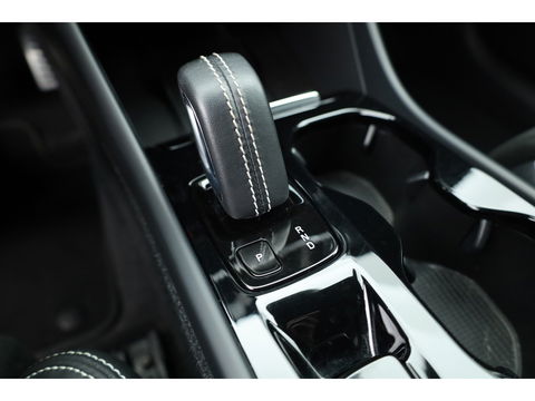 Volvo XC40 T5 Recharge R-Design | Pilot Assist | ACC | Blis | H&K Audio | Elek. stoelen | Stoel + stuurverw. |