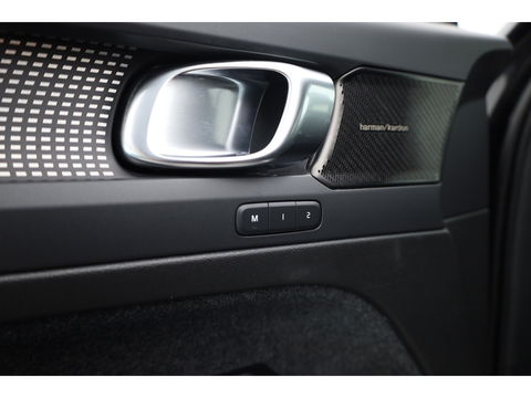 Volvo XC40 T5 Recharge R-Design | Pilot Assist | ACC | Blis | H&K Audio | Elek. stoelen | Stoel + stuurverw. |