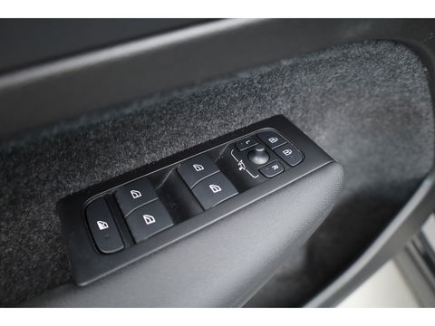 Volvo XC40 T5 Recharge R-Design | Pilot Assist | ACC | Blis | H&K Audio | Elek. stoelen | Stoel + stuurverw. |