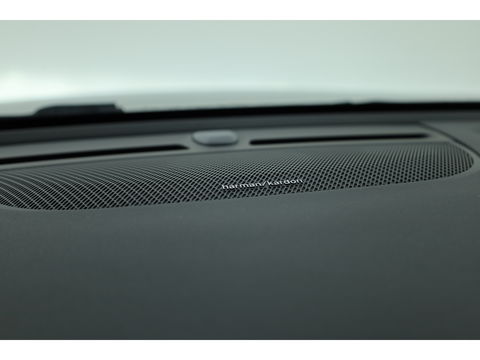 Volvo XC40 T5 Recharge R-Design | Pilot Assist | ACC | Blis | H&K Audio | Elek. stoelen | Stoel + stuurverw. |