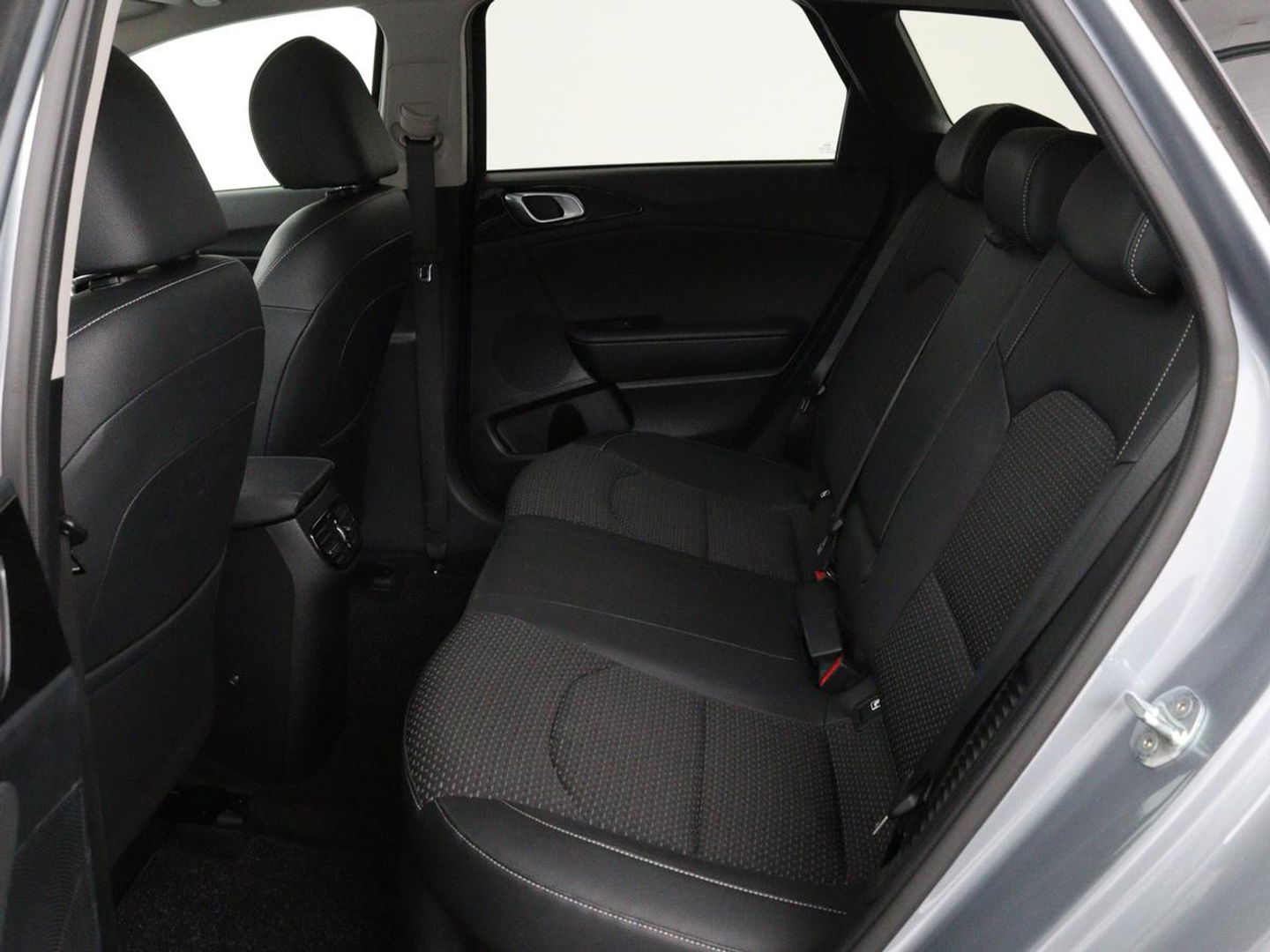 Kia Ceed 1.6 GDI PHEV DynamicPlusLine | Panoramadak | Cruise control | Climate control | Carplay | Elektrische achterklep | Dealer onderhouden