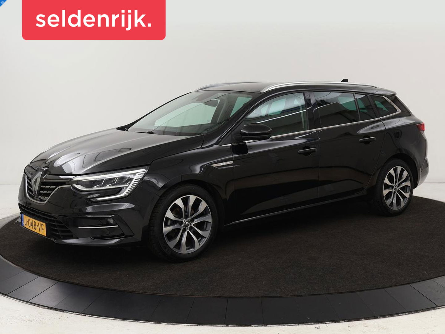 Renault Mégane 1.3 TCe Bns Ed. One | Leder | Stoel & Stuurverwarming | Trekhaak | Head-up | Adaptive cruise | Camera | BOSE | Climate control