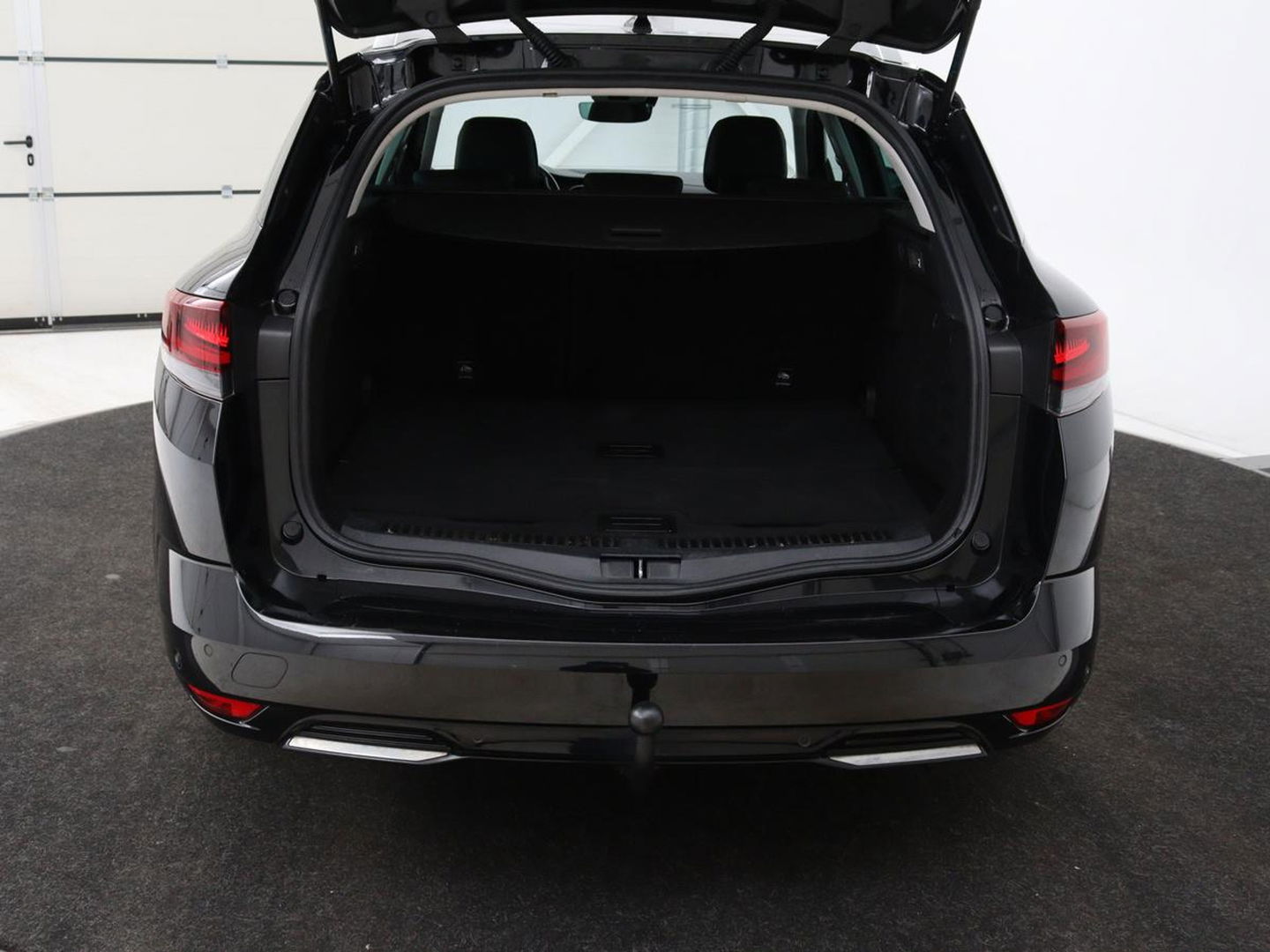 Renault Mégane 1.3 TCe Bns Ed. One | Leder | Stoel & Stuurverwarming | Trekhaak | Head-up | Adaptive cruise | Camera | BOSE | Climate control