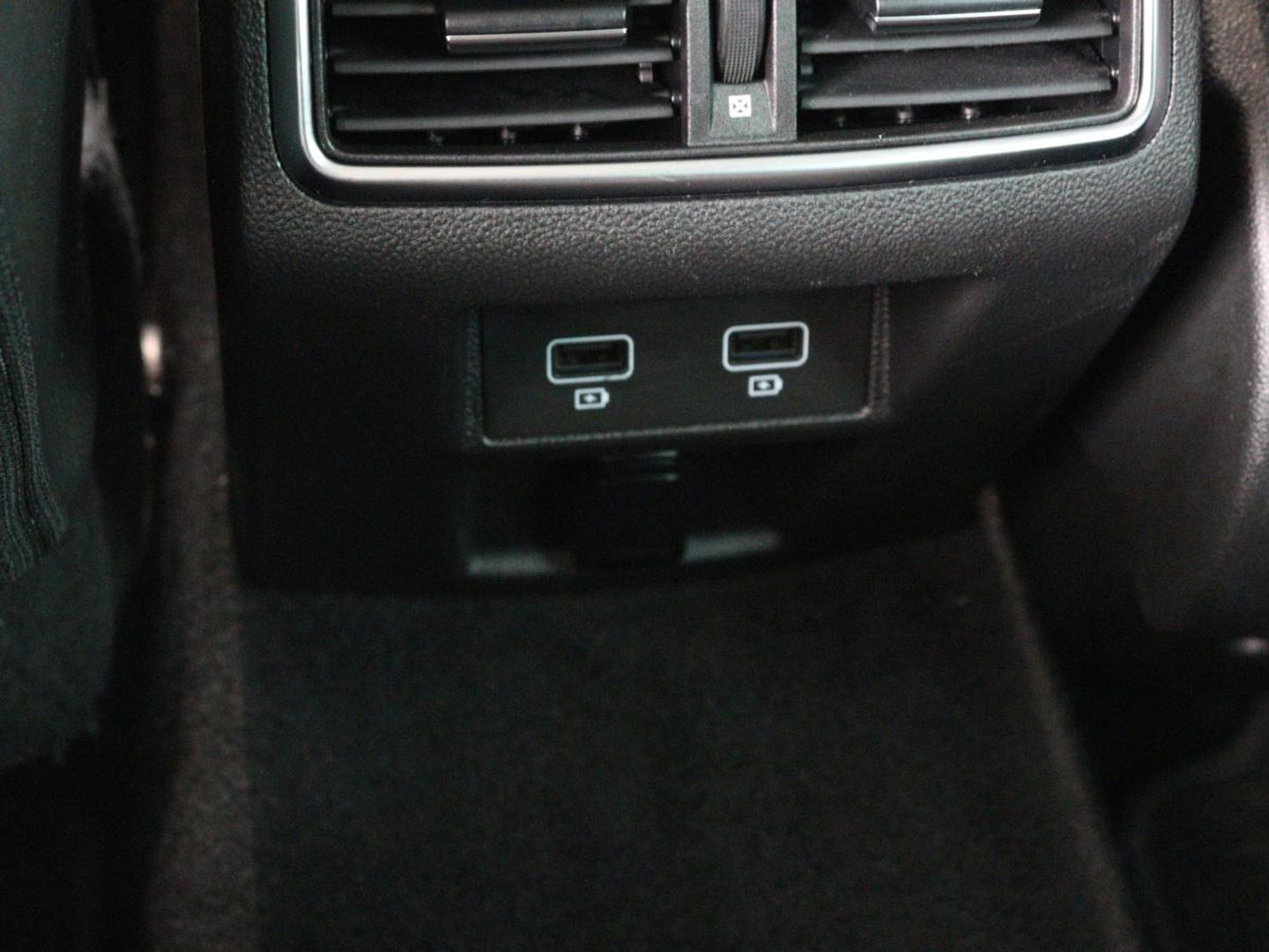 Renault Mégane 1.3 TCe Bns Ed. One | Leder | Stoel & Stuurverwarming | Trekhaak | Head-up | Adaptive cruise | Camera | BOSE | Climate control