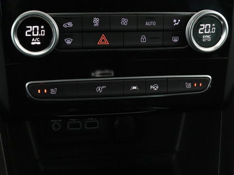 Renault Mégane 1.3 TCe Bns Ed. One | Leder | Stoel & Stuurverwarming | Trekhaak | Head-up | Adaptive cruise | Camera | BOSE | Climate control