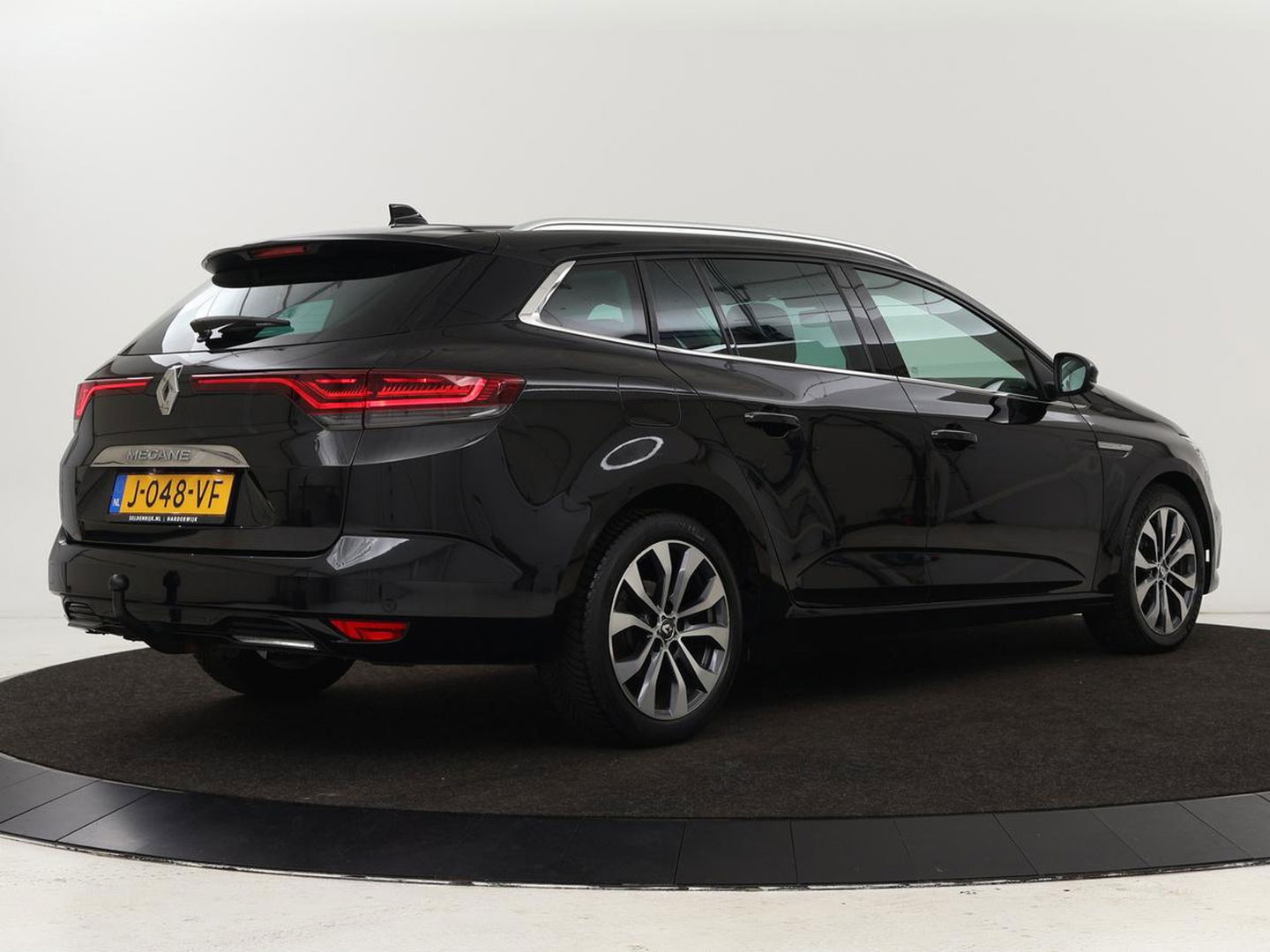 Renault Mégane 1.3 TCe Bns Ed. One | Leder | Stoel & Stuurverwarming | Trekhaak | Head-up | Adaptive cruise | Camera | BOSE | Climate control