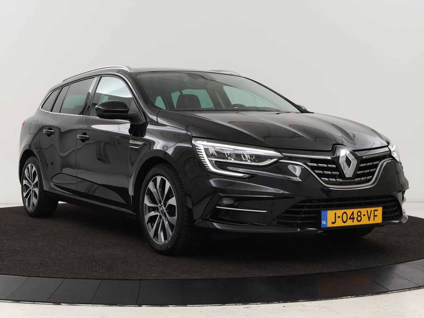 Renault Mégane 1.3 TCe Bns Ed. One | Leder | Stoel & Stuurverwarming | Trekhaak | Head-up | Adaptive cruise | Camera | BOSE | Climate control