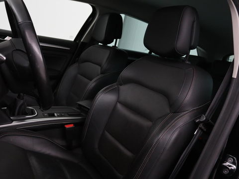 Renault Mégane 1.3 TCe Bns Ed. One | Leder | Stoel & Stuurverwarming | Trekhaak | Head-up | Adaptive cruise | Camera | BOSE | Climate control