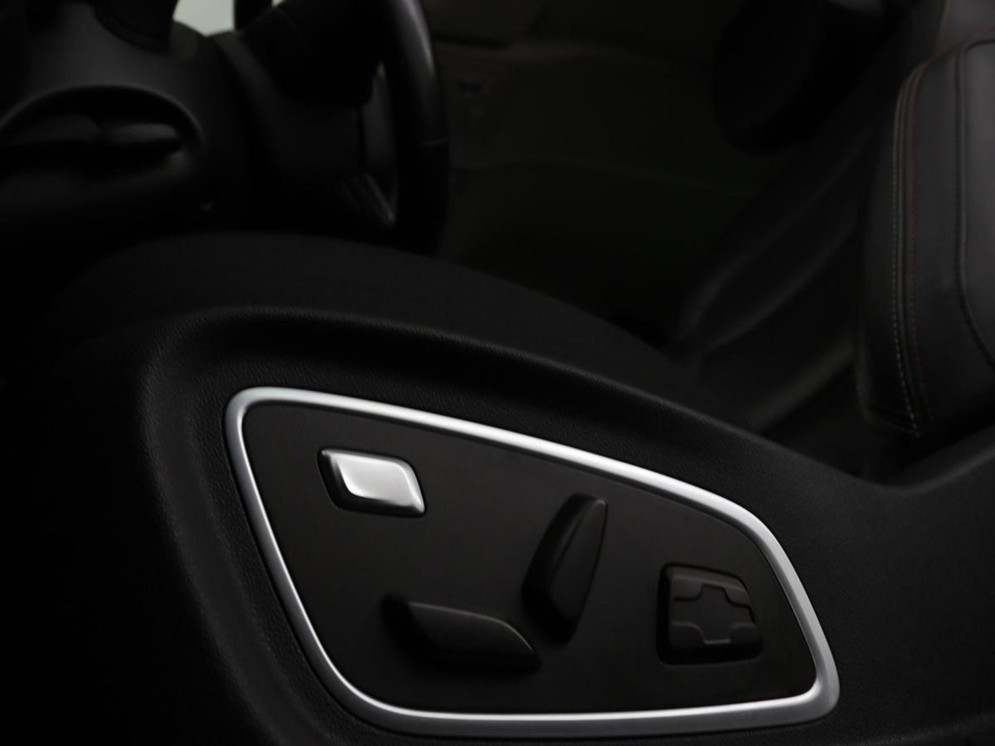 Renault Mégane 1.3 TCe Bns Ed. One | Leder | Stoel & Stuurverwarming | Trekhaak | Head-up | Adaptive cruise | Camera | BOSE | Climate control