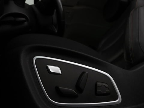 Renault Mégane 1.3 TCe Bns Ed. One | Leder | Stoel & Stuurverwarming | Trekhaak | Head-up | Adaptive cruise | Camera | BOSE | Climate control