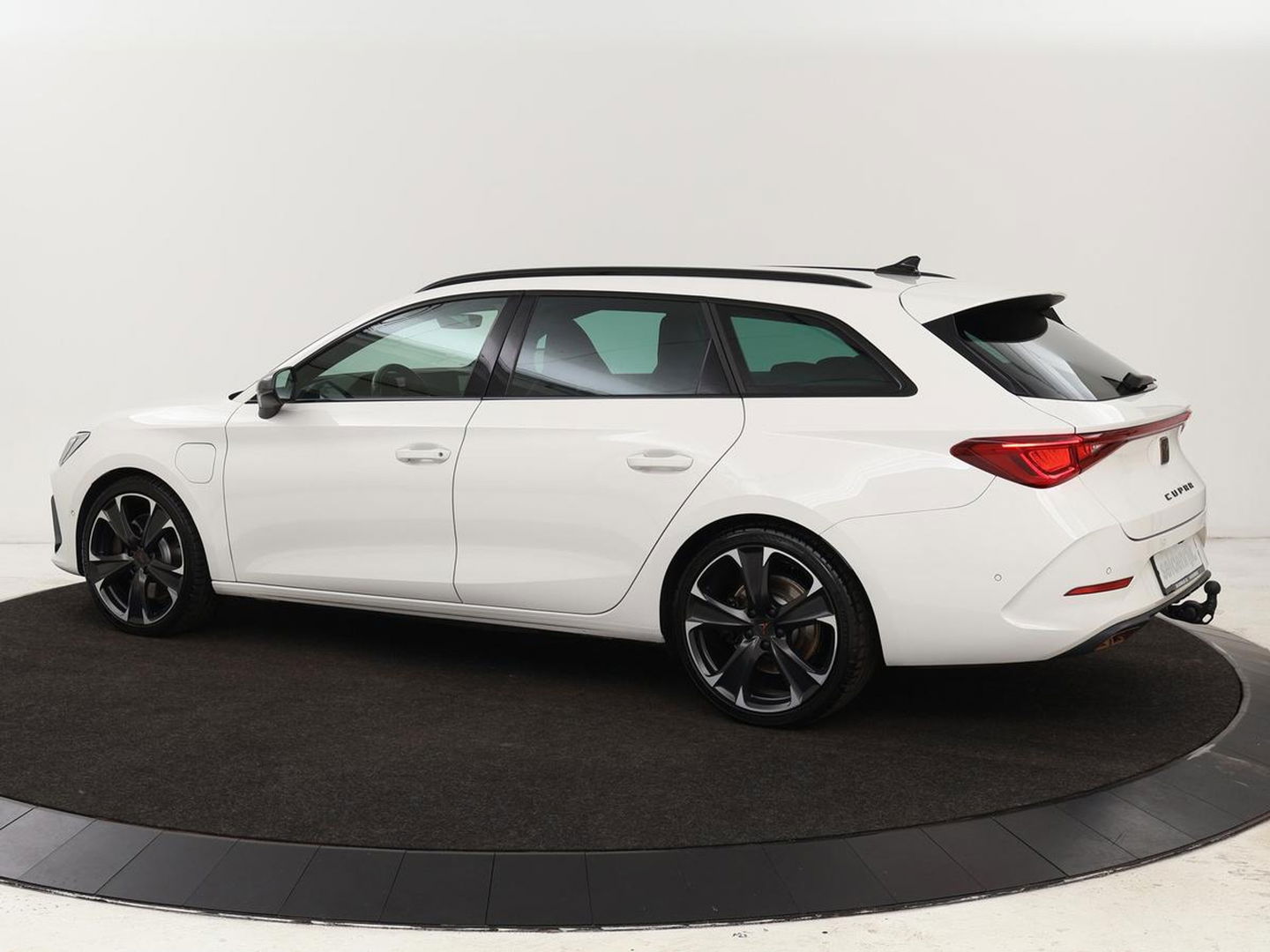 CUPRA Leon 1.4 e-Hybrid VZ Business | Camera | Stoel & Stuurverwarming | Adaptive cruise | Carplay | Elektrische achterklep | Trekhaak