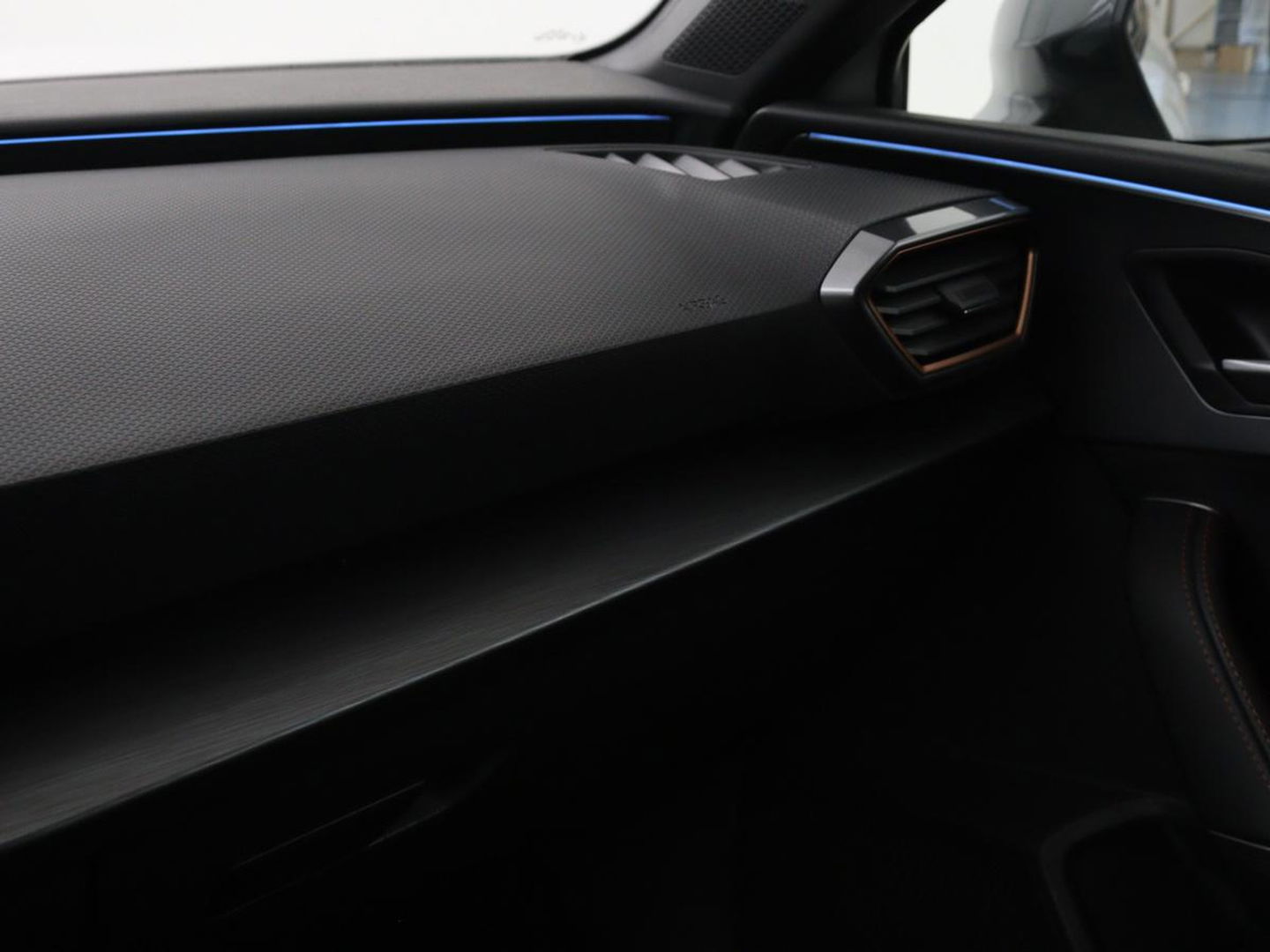 CUPRA Leon 1.4 e-Hybrid VZ Business | Camera | Stoel & Stuurverwarming | Adaptive cruise | Carplay | Elektrische achterklep | Trekhaak