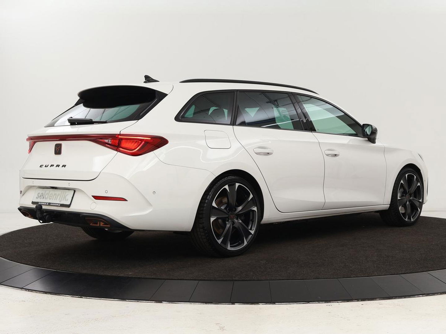 CUPRA Leon 1.4 e-Hybrid VZ Business | Camera | Stoel & Stuurverwarming | Adaptive cruise | Carplay | Elektrische achterklep | Trekhaak