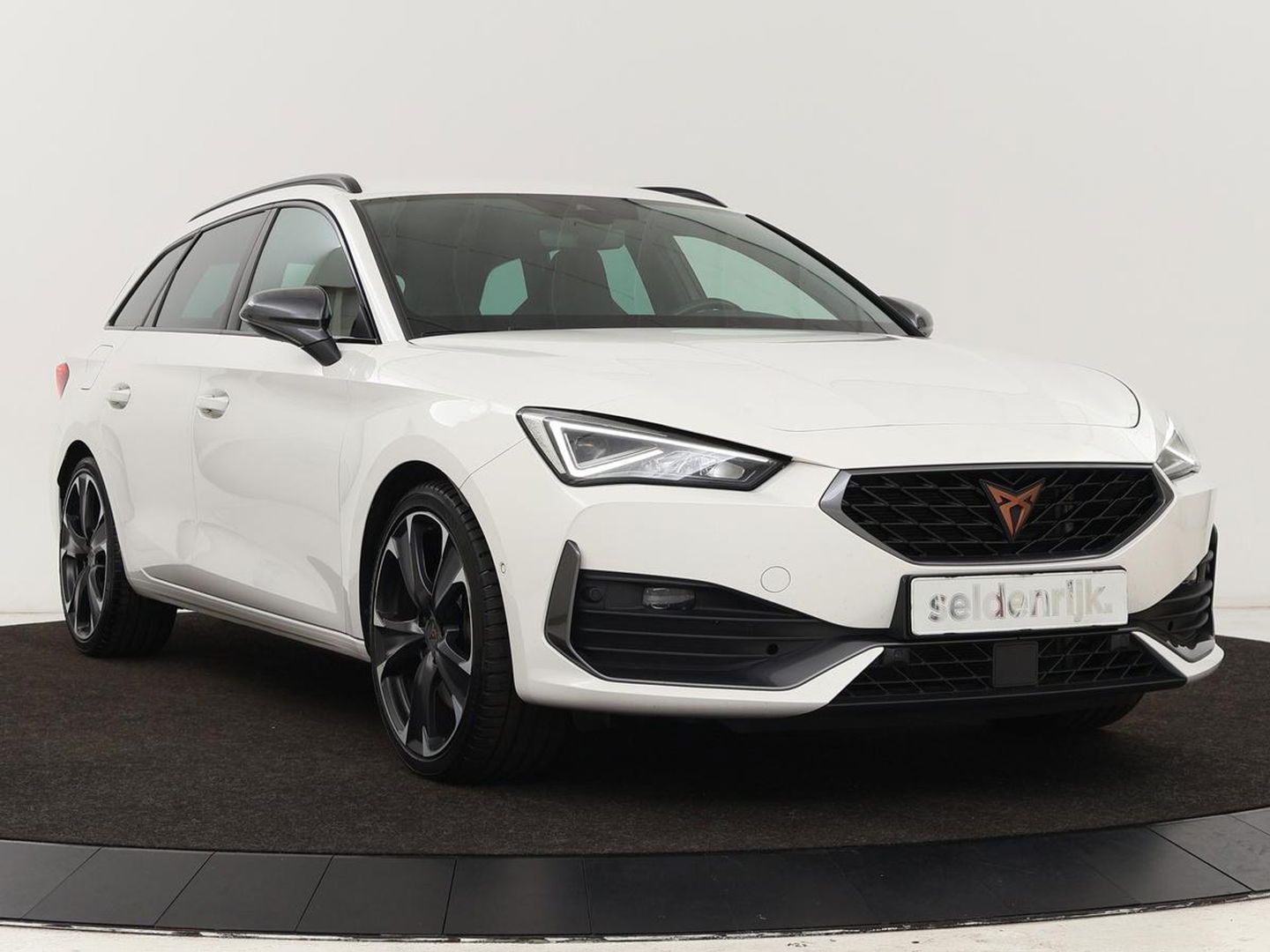 CUPRA Leon 1.4 e-Hybrid VZ Business | Camera | Stoel & Stuurverwarming | Adaptive cruise | Carplay | Elektrische achterklep | Trekhaak