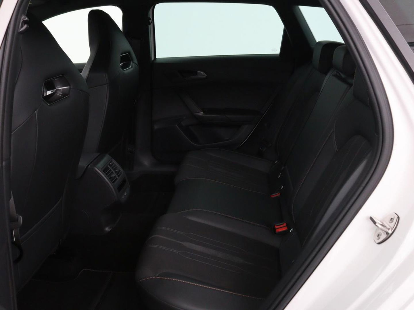 CUPRA Leon 1.4 e-Hybrid VZ Business | Camera | Stoel & Stuurverwarming | Adaptive cruise | Carplay | Elektrische achterklep | Trekhaak