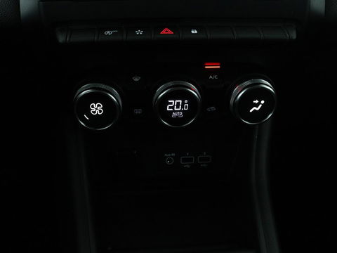 Renault Captur 1.0 TCe Intens | Panoramadak | Camera | Sfeerverlichting | Cruise control | Climate control | LED | LMV 17 inch | Half leder