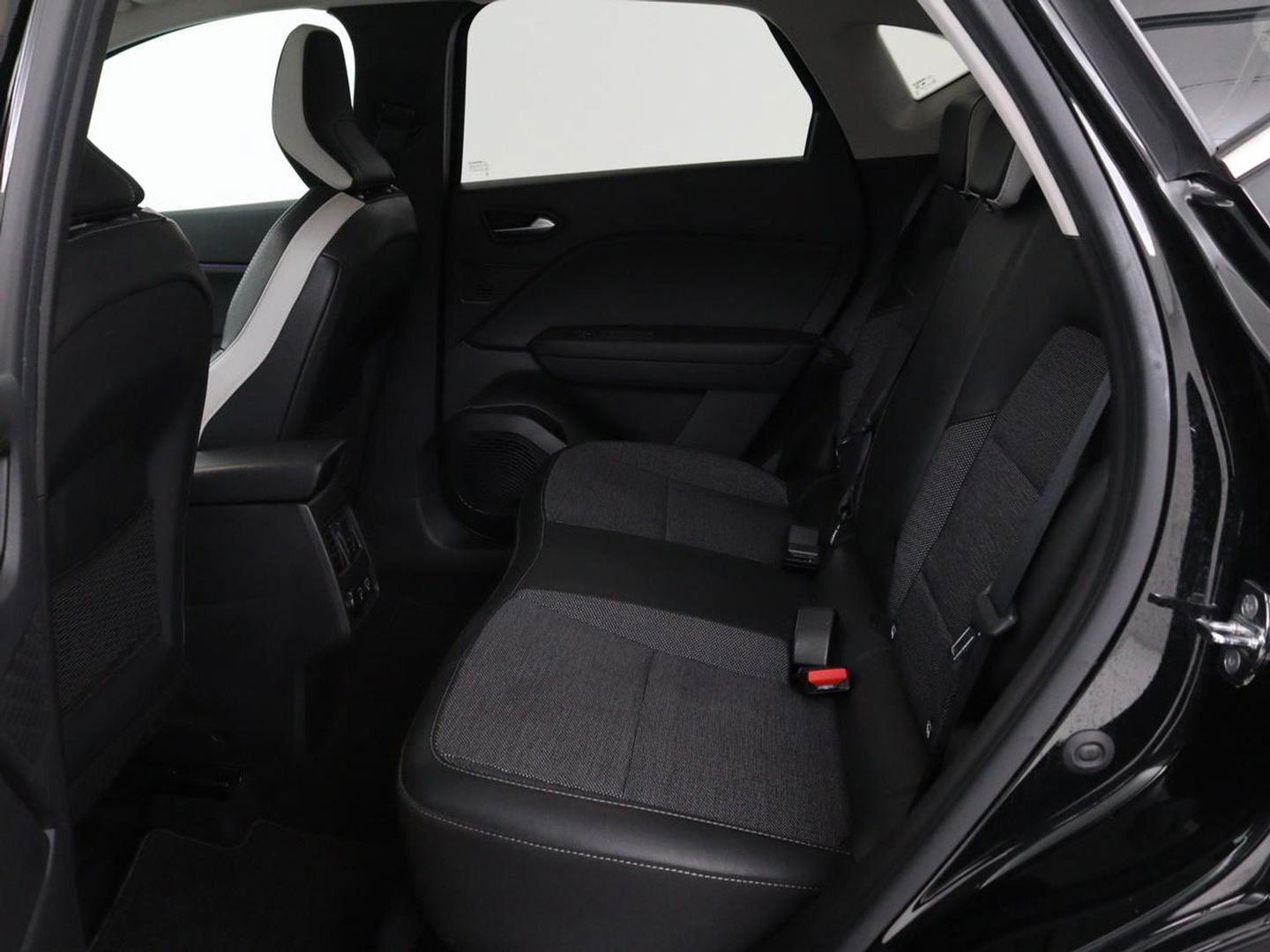 Renault Captur 1.0 TCe Intens | Panoramadak | Camera | Sfeerverlichting | Cruise control | Climate control | LED | LMV 17 inch | Half leder