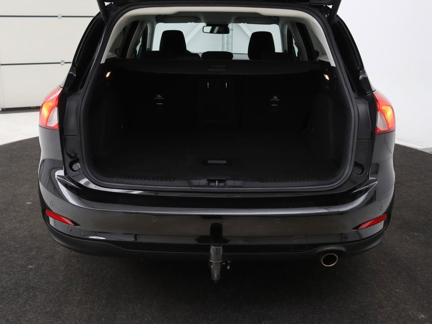 Ford Focus 1.0 EcoBoost Titanium X Business | Automaat | Stoel & Stuurverwarming | Camera | Trekhaak | Adaptive cruise | LED