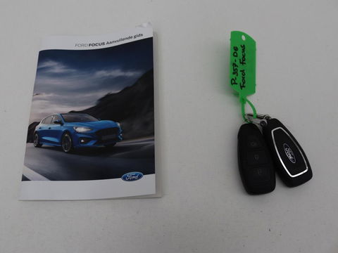 Ford Focus 1.0 EcoBoost Titanium X Business | Automaat | Stoel & Stuurverwarming | Camera | Trekhaak | Adaptive cruise | LED