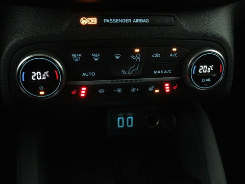 Ford Focus 1.0 EcoBoost Titanium X Business | Automaat | Stoel & Stuurverwarming | Camera | Trekhaak | Adaptive cruise | LED