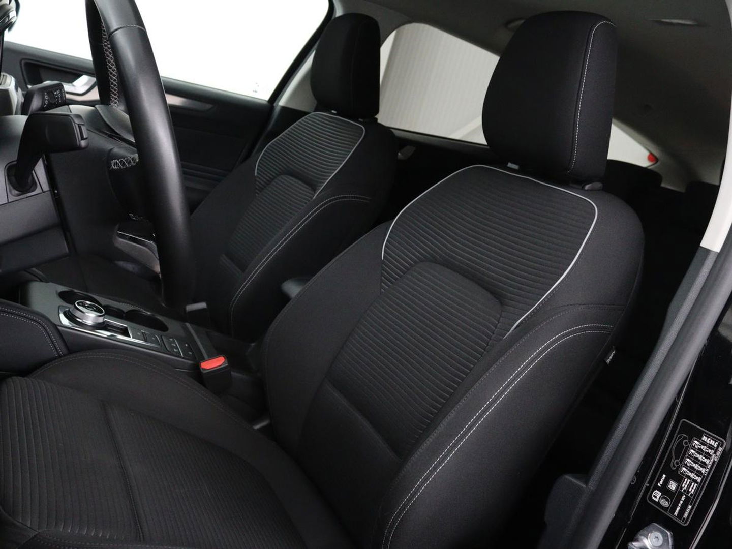 Ford Focus 1.0 EcoBoost Titanium X Business | Automaat | Stoel & Stuurverwarming | Camera | Trekhaak | Adaptive cruise | LED