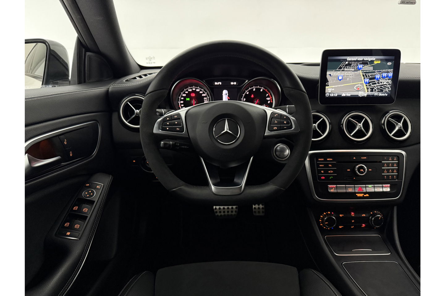 Mercedes-Benz CLA-Klasse 180 AMG LED Clima Cruise Navigatie Parkeersensoren 18"LMV