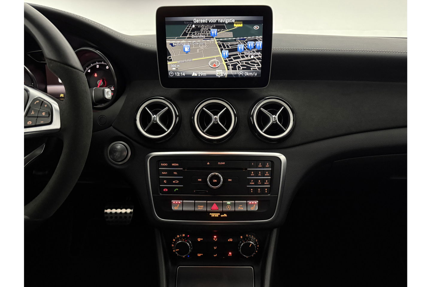 Mercedes-Benz CLA-Klasse 180 AMG LED Clima Cruise Navigatie Parkeersensoren 18"LMV